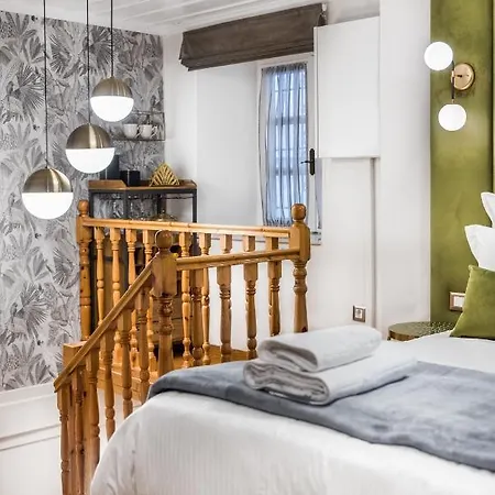 Mavrogenous Luxury Apartment