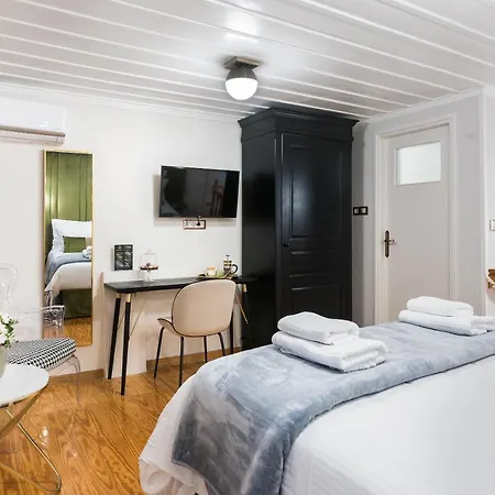 Mavrogenous Luxury * نافبليو