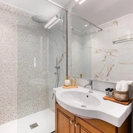 Mavrogenous Luxury Anabolu