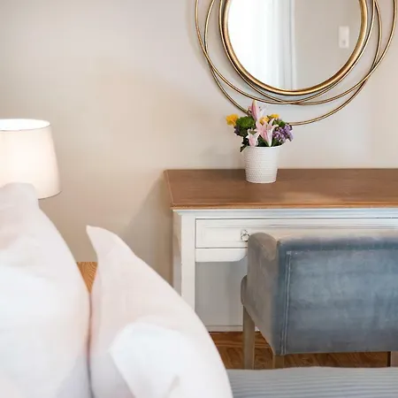 Mavrogenous Luxury Apartment *